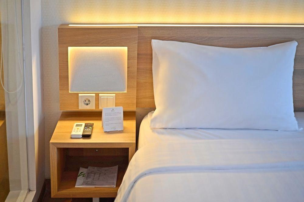 Whiz Prime Hotel Basuki Rahmat Malang Exterior foto